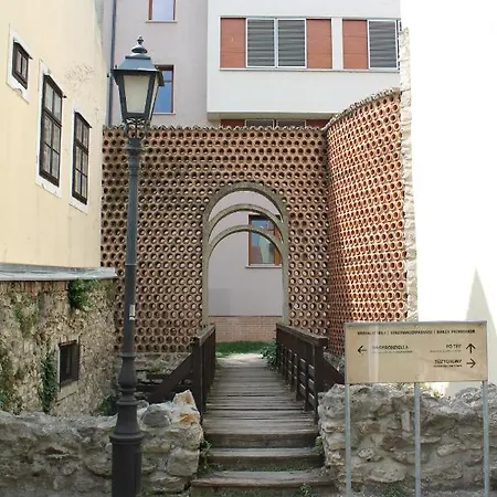 Zwinger Apartman Sopron Exterior photo